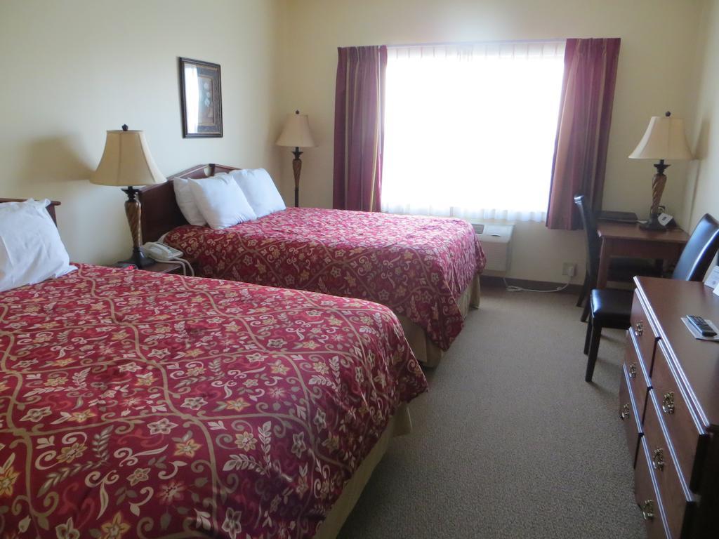 The Edgewood Hotel And Suites Fairbury Zimmer foto